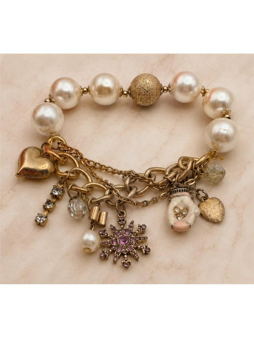 Vintage Betsey Johnson Faux Pearl Dangle Charm Stretch Bracelet 7 in Gold Tone